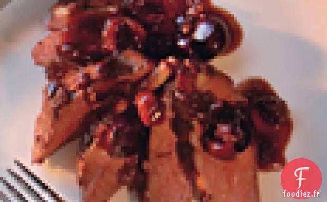 Magret de Canard Poêlé aux Cerises et Sauce au Porto