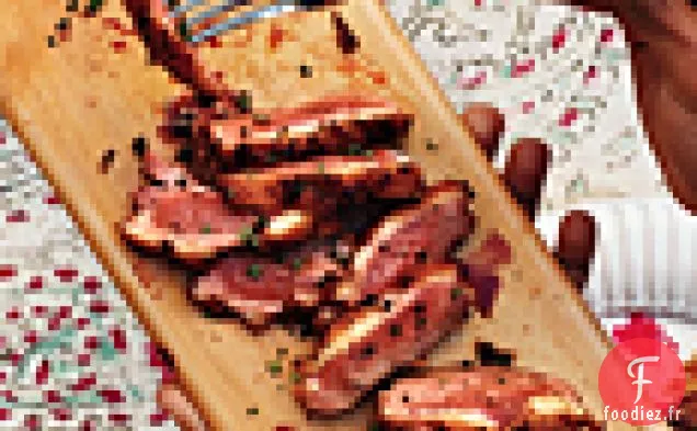 Magrets de Canard Rôtis au Poivre Noir et Prunes Grillées