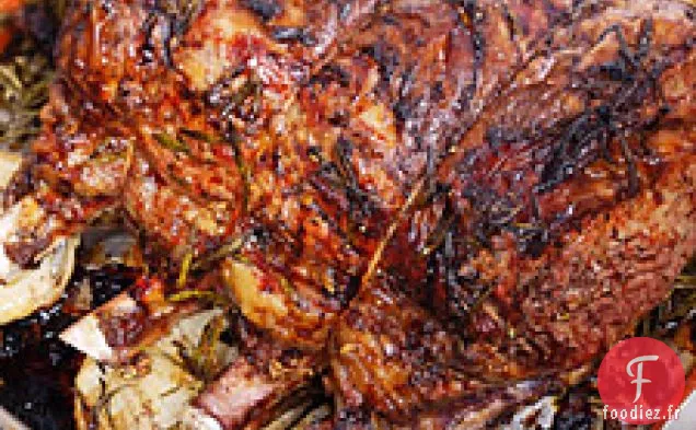 Côte De Bœuf Rôtie Aux Betteraves, Pommes De Terre Et Raifort