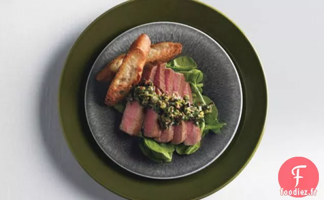 Thon Poêlé À La Vinaigrette À La Tapenade D'Olives Et Roquette