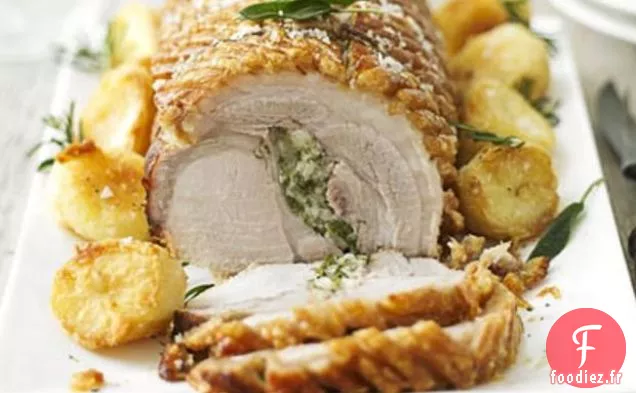 Longe De Porc Rôtie Avec Farce Au Beurre Aux Herbes Et Rôtis