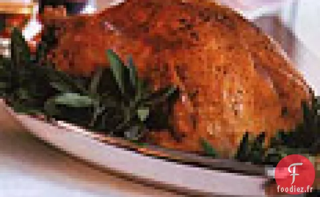 Dinde Rôtie avec Farce au Pain aux Herbes et Sauce à l'Abats