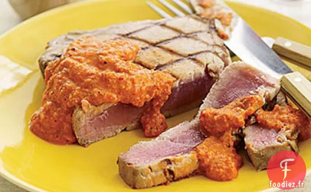 Thon Grillé à la Sauce Romesco aux Amandes Fumées