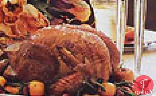 Dinde Rôtie aux Pommes, Oignons, Feuilles de Sauge Frites et Sauce au Cidre de Pomme