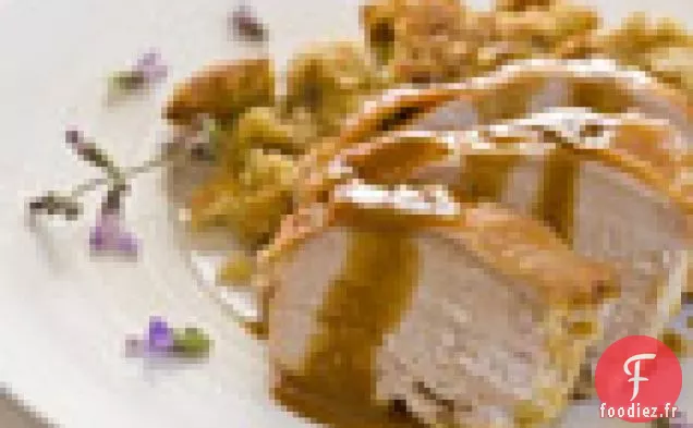 Poitrine de Dinde Rôtie avec Pain de Maïs - Farce à la Sauge et Sauce au Brandy