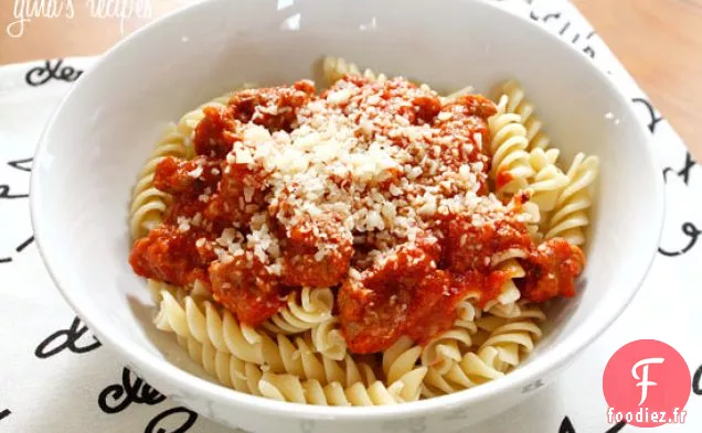 Saucisse De Dinde Et Sauce Tomate Sur Pâtes