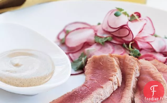 Thon Poêlé avec Salade de Radis et Vinaigrette au Wasabi