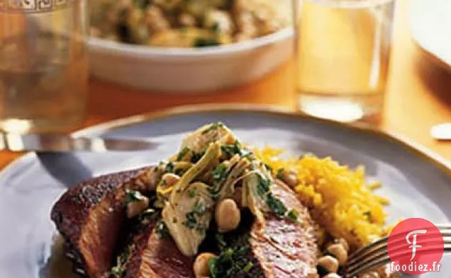 Thon en Croûte de Pimentón Poêlé avec Salade d'Artichauts aux Pois Chiches