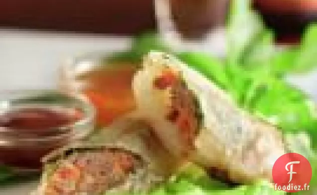 Rouleaux De Printemps Croustillants Avec Salade D'Herbes