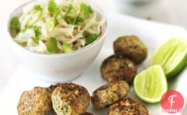 Gâteaux Aux Crevettes Épicés Avec Salade De Nouilles