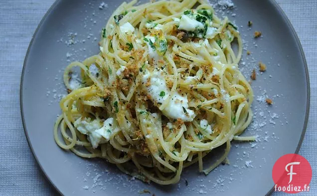 Spaghettis De Rhonda Avec Œufs Au Plat Et Pangritata Pour Un