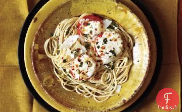 Spaghetti Au Basilic Avec Tomates Grillées Au Fromage