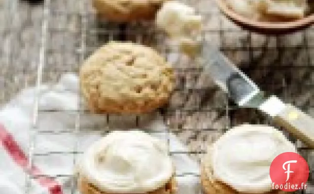 Biscuits Aux Noix De Cajou Avec Glaçage Au Beurre Brun