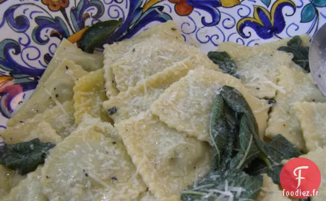 Raviolis Maison Farcis Aux Légumes Verts Au Beurre Et À La Sauge