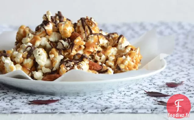 Popcorn au Caramel au Beurre {au Chocolat Noir et aux Noix Salées}