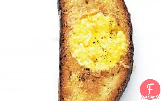 Oeuf Brouillé Dans Le Trou
