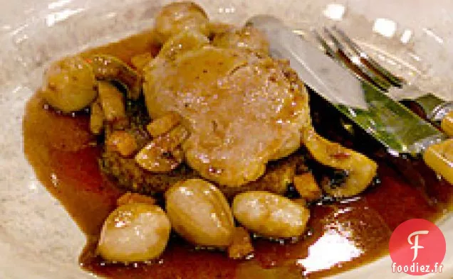 Œufs Pochés À La Sauce Au Vin Rouge