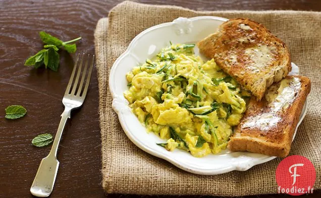 Oeufs Brouillés Mouchetés de Courgettes