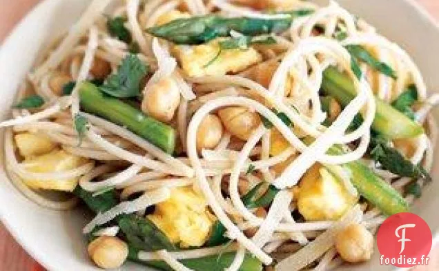 Pâtes De Riz Brun, Asperges Et Œufs