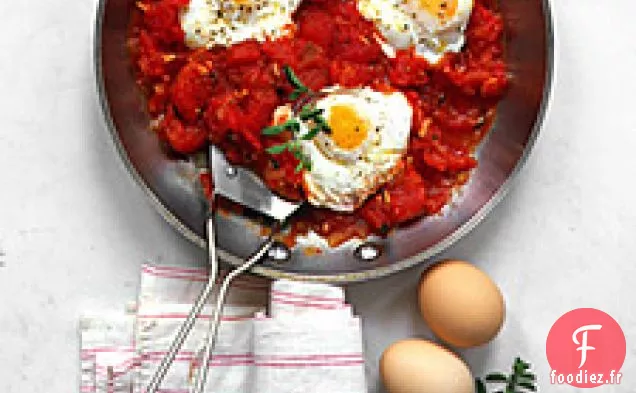 Œufs Pochés À La Sauce Tomate Épaisse
