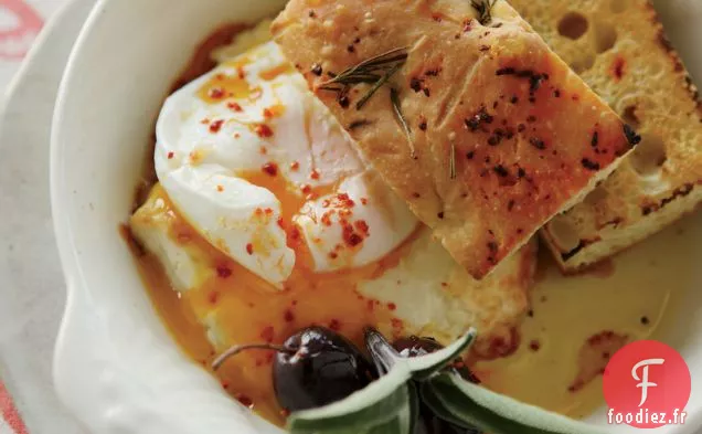 Œufs Pochés avec de la Feta et des Olives Cuites au Four
