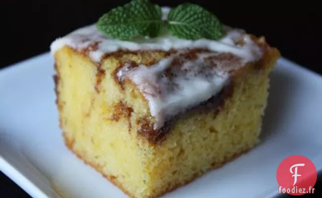 Gâteau Roulé À La Cannelle Avec Glaçage Au Fromage À La Crème