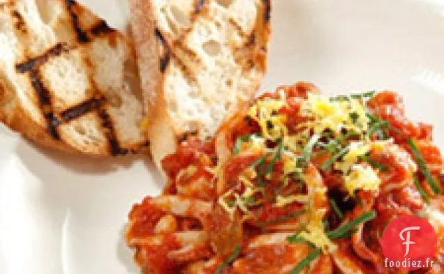 Calamars Sautés Aux Tomates, Basilic, Raisins Secs Et Pignons De Pin