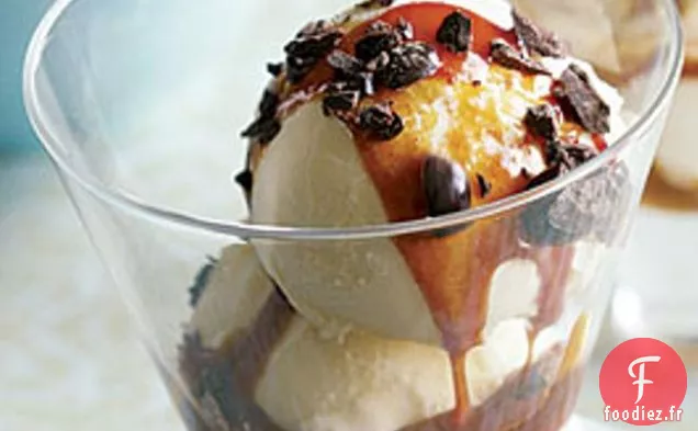Glace À La Vanille Avec Sauce Expresso-caramel