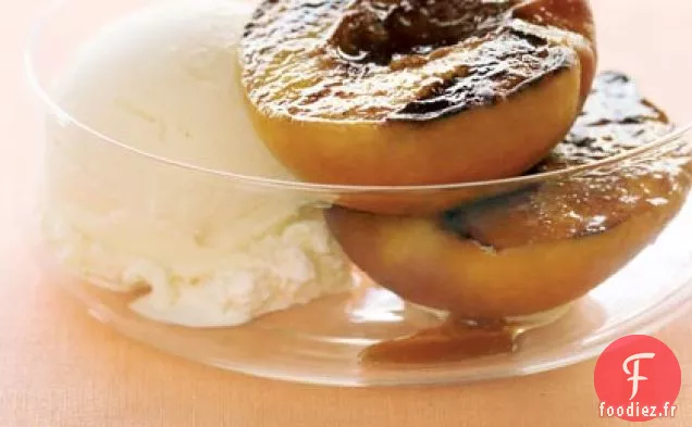 Pêches Grillées avec Glace à la Vanille