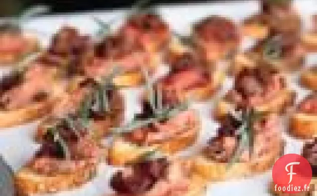 Crostini De Filet De Bœuf Poivré Aux Oignons Caramélisés
