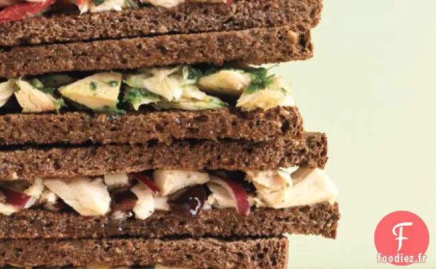 Sandwich au Thon à l'Oignon Rouge et aux Olives Kalamata