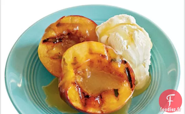 Nectarines Grillées Sauce Vanille-Miel et Glace