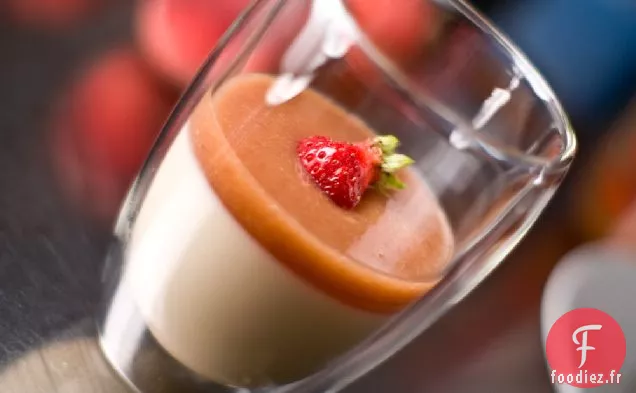 Panna Cotta Au Yaourt Au Miel Et Purée De Pêche Blanche