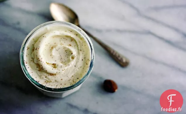 Glace Au Miel Et À La Muscade Grillée