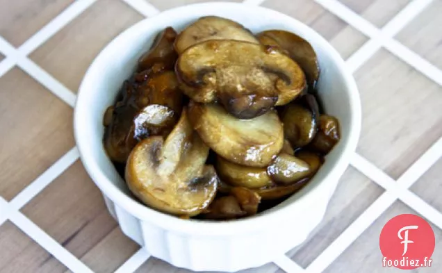 Champignons Avec Un Glaçage À La Sauce Soja