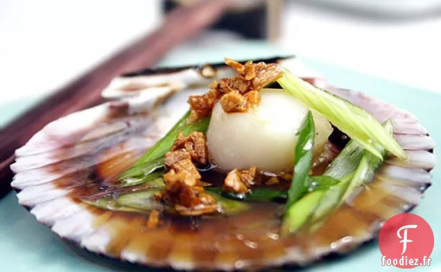 Pétoncles Cuits À La Vapeur Avec Sauce Soja Et Huile D'Ail