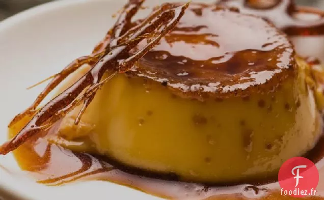 Thon Ahi Grillé Sur Des Légumes Verts Mesclun Avec Vinaigrette À L'Agave Balsamique