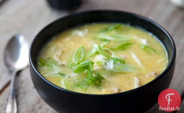 Restes De Soupe De Poulet Et De Maïs Doux