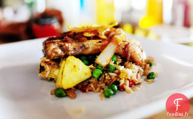 Côtelettes de Porc au Riz Frit à l'Ananas