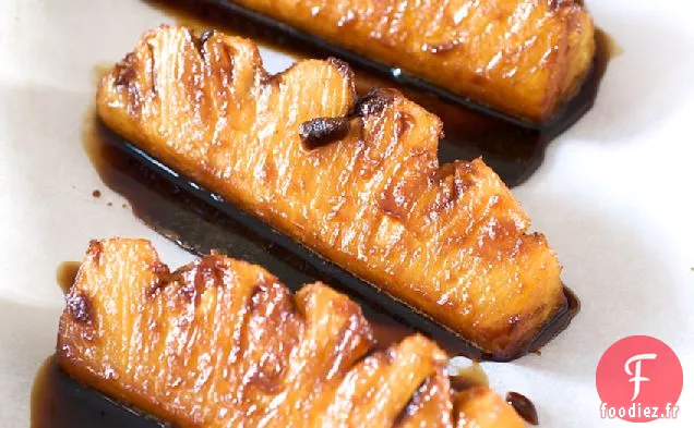 Ananas Rôti À La Mélasse Avec Sucre Brun Foncé