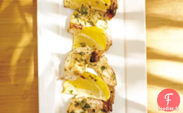 Brochettes De Crevettes Avec Quartiers De Citron Et Coriandre