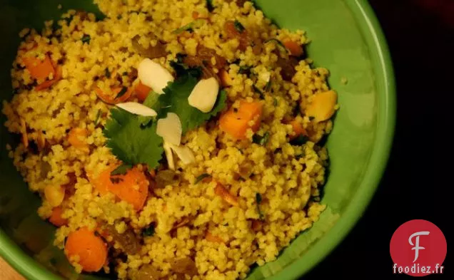 Salade De Couscous Au Citron Avec Coriandre, Raisins Secs Et Amandes