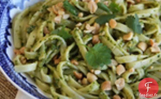 Pâtes Au Pesto À La Coriandre Et aux arachides
