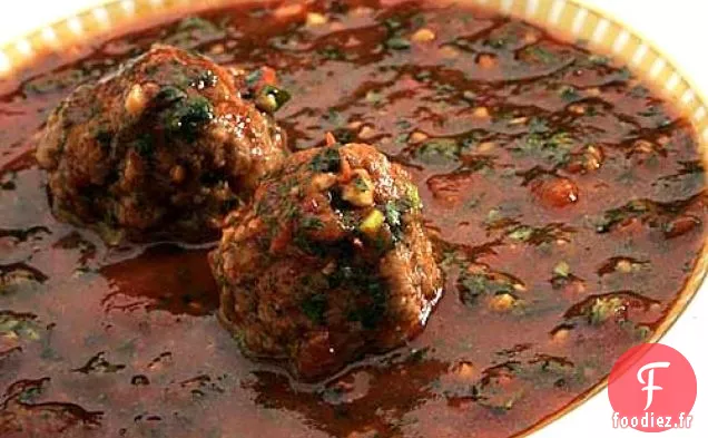Kibbeh Bi'kizabrath (Soupe À La coriandre Et Aux Tomates Avec Boulettes De Viande Syriennes)