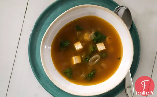 Soupe De Légumes Avec Sriracha, Citronnelle Et Tofu
