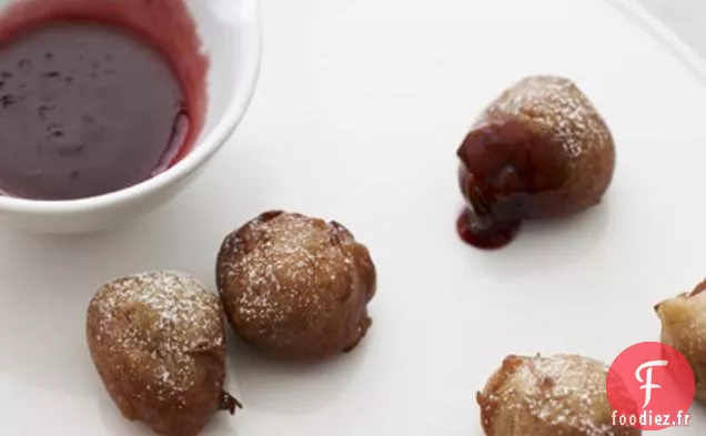 Zeppole Aux Pommes Avec Sauce Dégoulinante À La Gelée