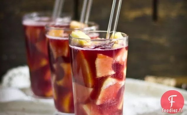 Refroidisseurs De Vin Hawaïens Avec Des Tranches D'Ananas Congelées