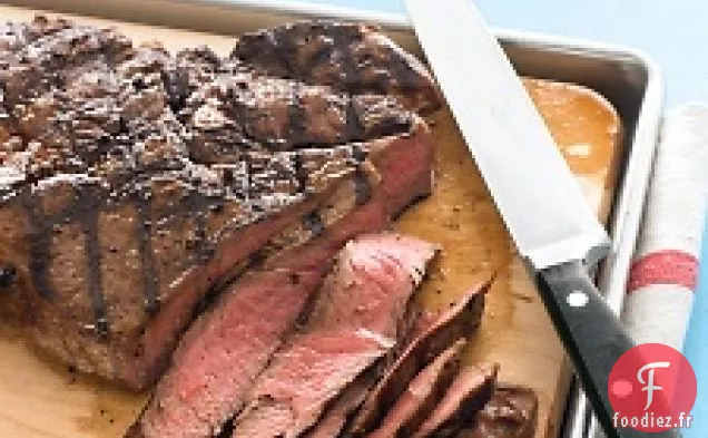 Steak De Surlonge Grillé Avec Garnitures Bar