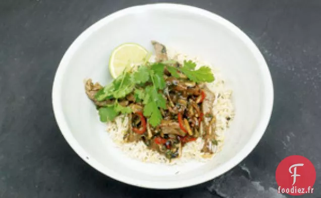 Boeuf Grésillant Aux Oignons Verts Et Sauce Aux Haricots Noirs