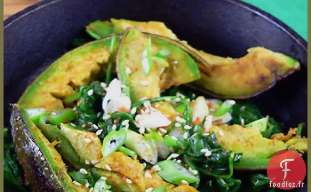 Avocat Sauté Épicé Et Roquette